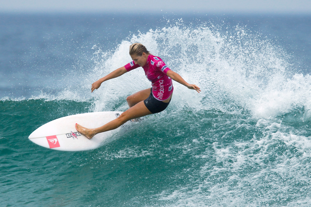 Surfing World Surf League Offers Male And Female Riders Equal Prize Money Morning Star