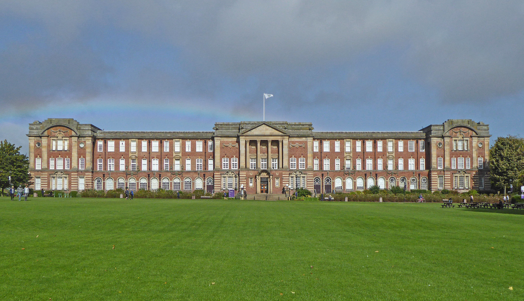 University of leeds. Университет Лидса. Брэдфордский университет Великобритания. Лидс Бэкетт. Университет Дьюка кампус.