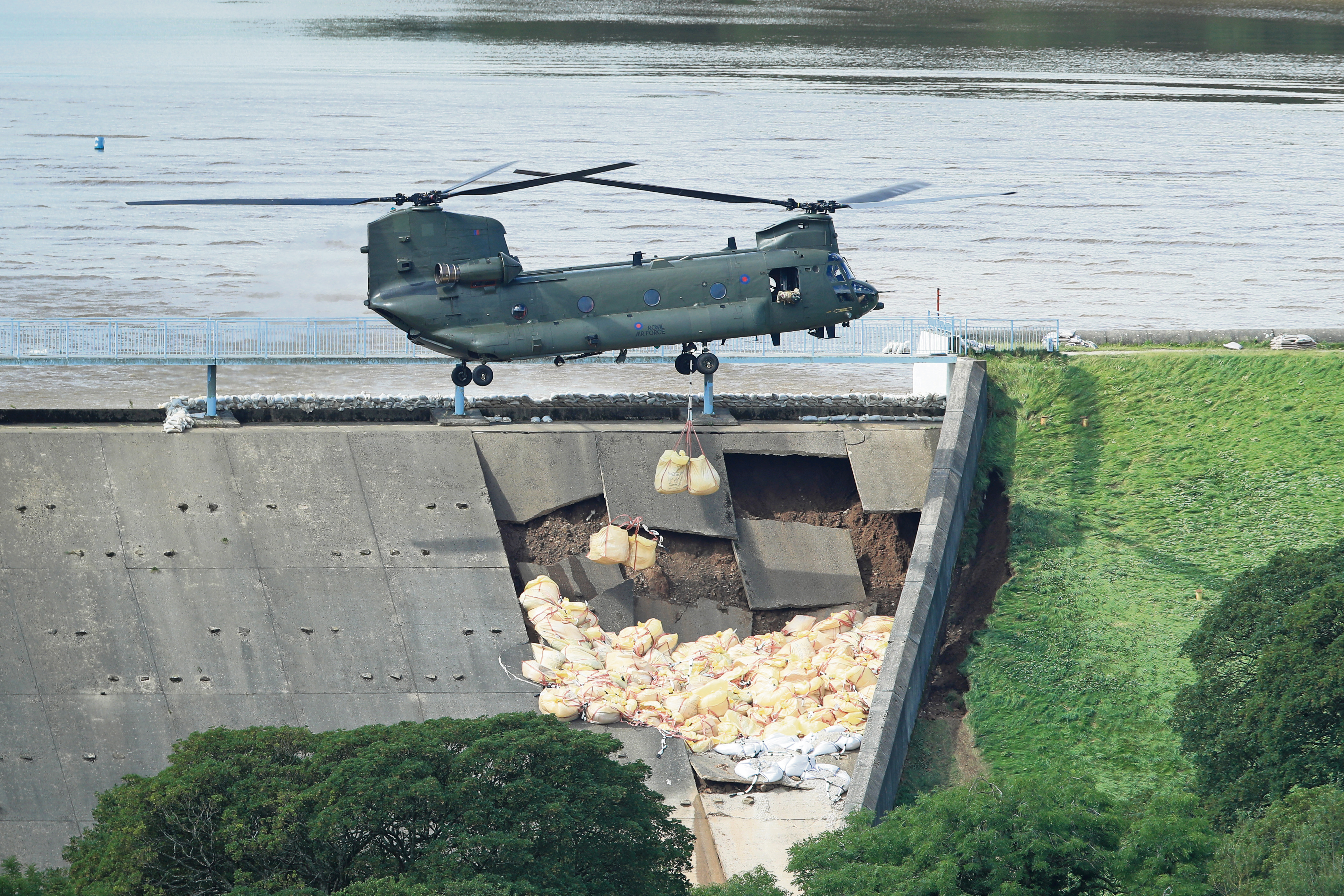 Whaley Bridge dam on verge of collapse | Morning Star