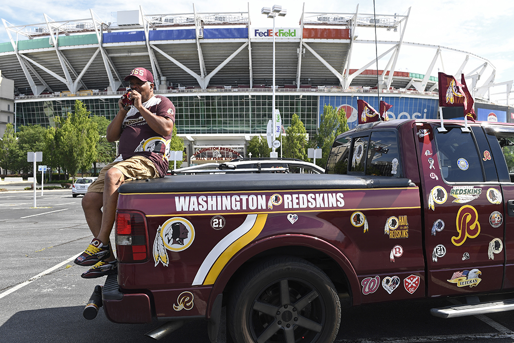 Renaming the Redskins: Four New, Nonracist Names and Logos for D.C.'s NFL  Team - Bloomberg