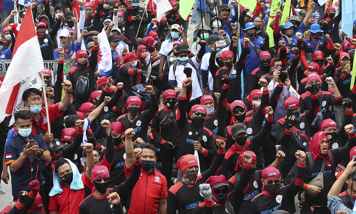 Thousands Walk Out In Indonesia Demanding New Labour Law Is Scrapped ...