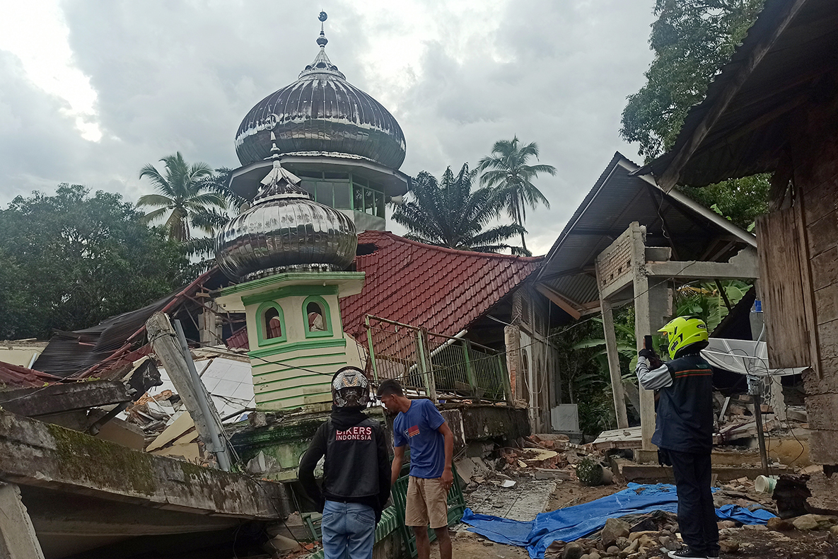 Sedikitnya 10 Orang Tewas Dalam Gempa Bumi Di Indonesia Saat Pencarian