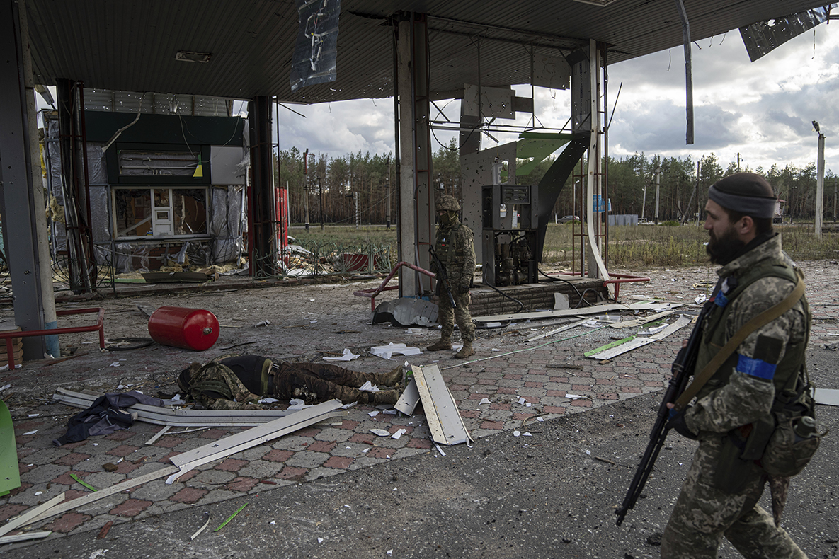 Bodies Of Russian Soldiers Remain On Streets After Defeat In Lyman 