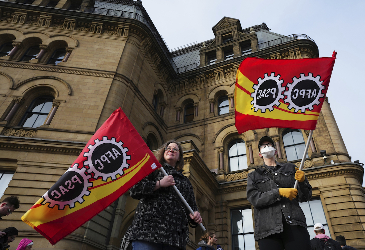 155000 Canadian Civil Servants Still On Strike Despite Mystery Offer