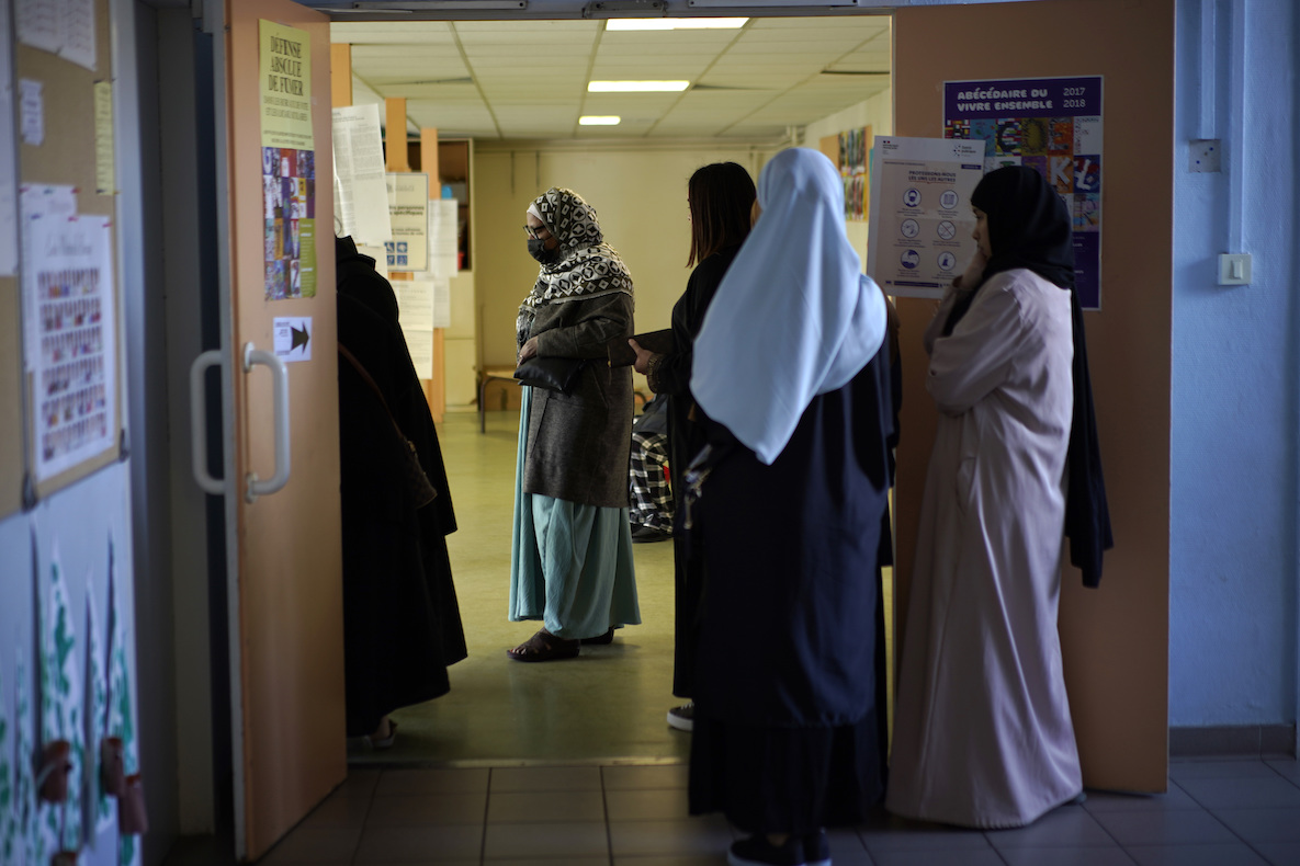 French education minister announces ban on Islamic abayas in schools | Morning Star