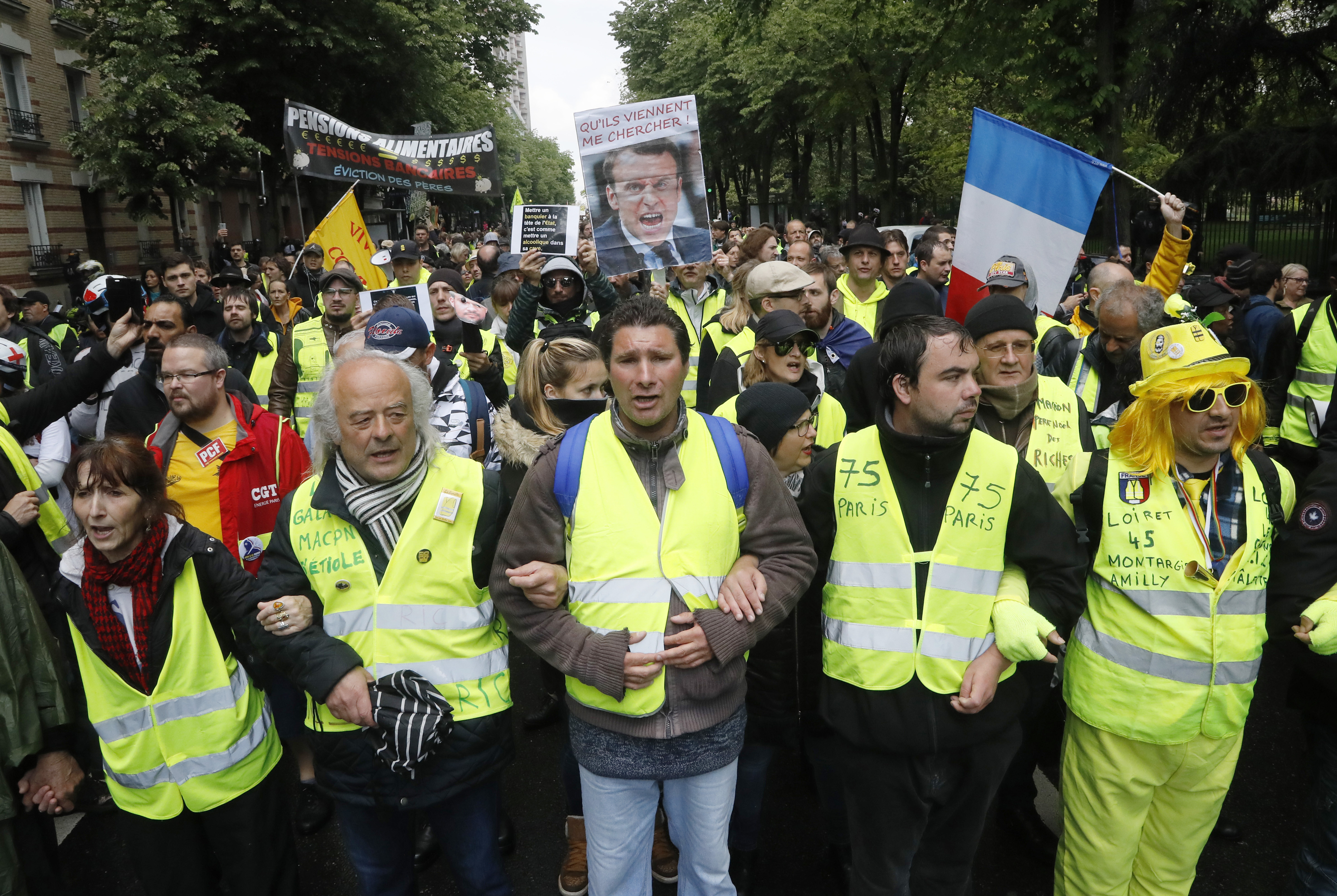 Up to 40,000 demonstrate in gilets jaunes protests across France ...