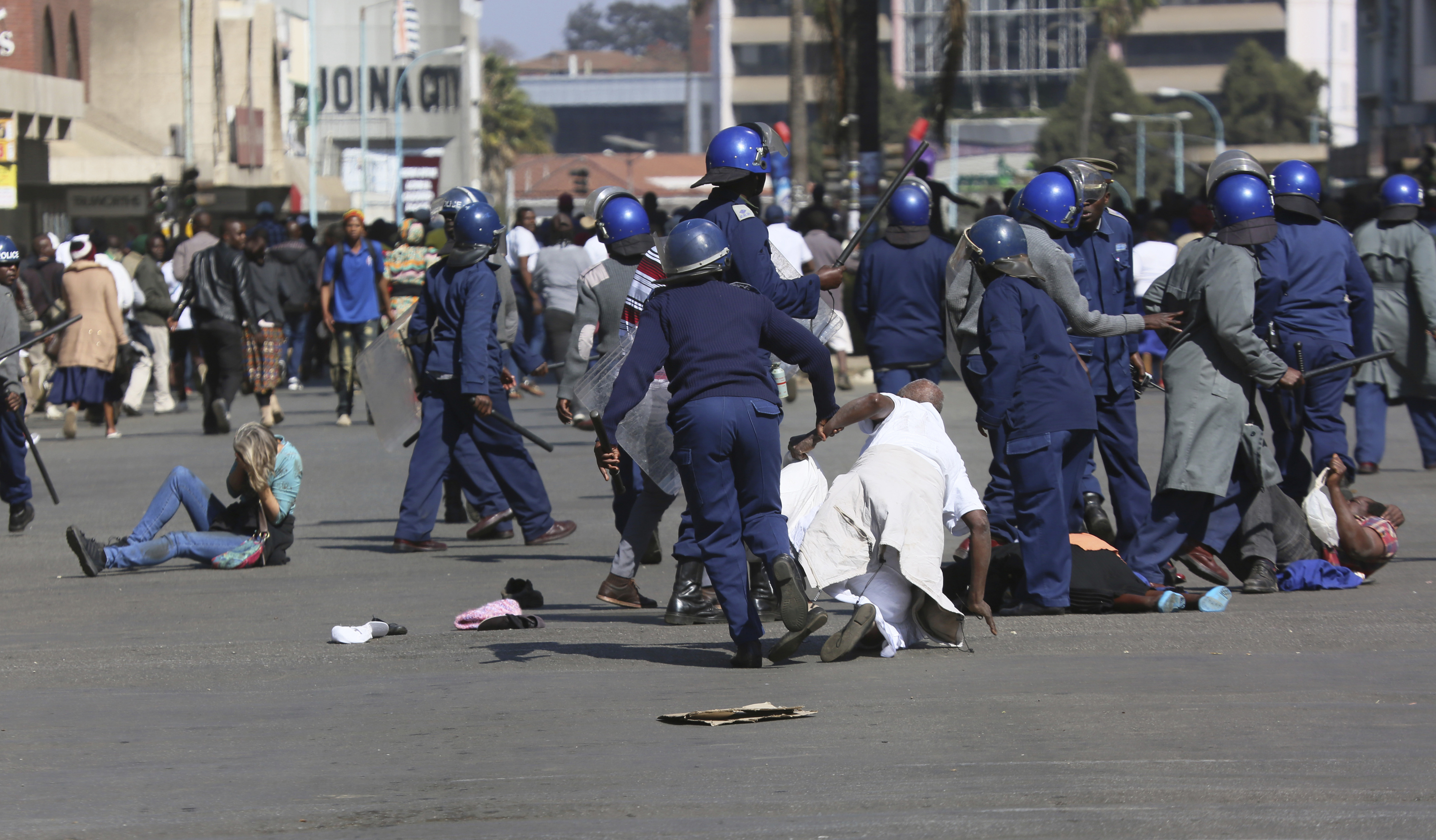 Zimbabwe Police Violently Disperse Opposition Protesters | Morning Star