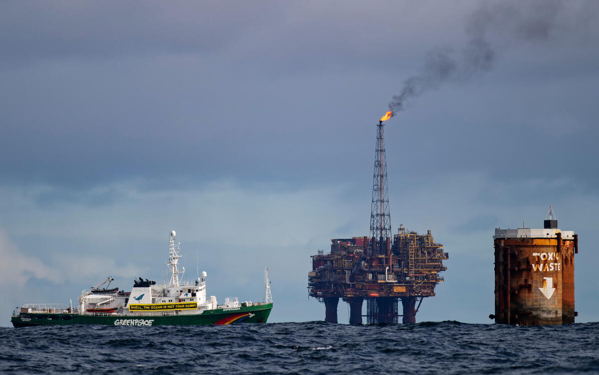 Greenpeace Stage Protest In North Sea Against Shell's Plans To Abandon ...