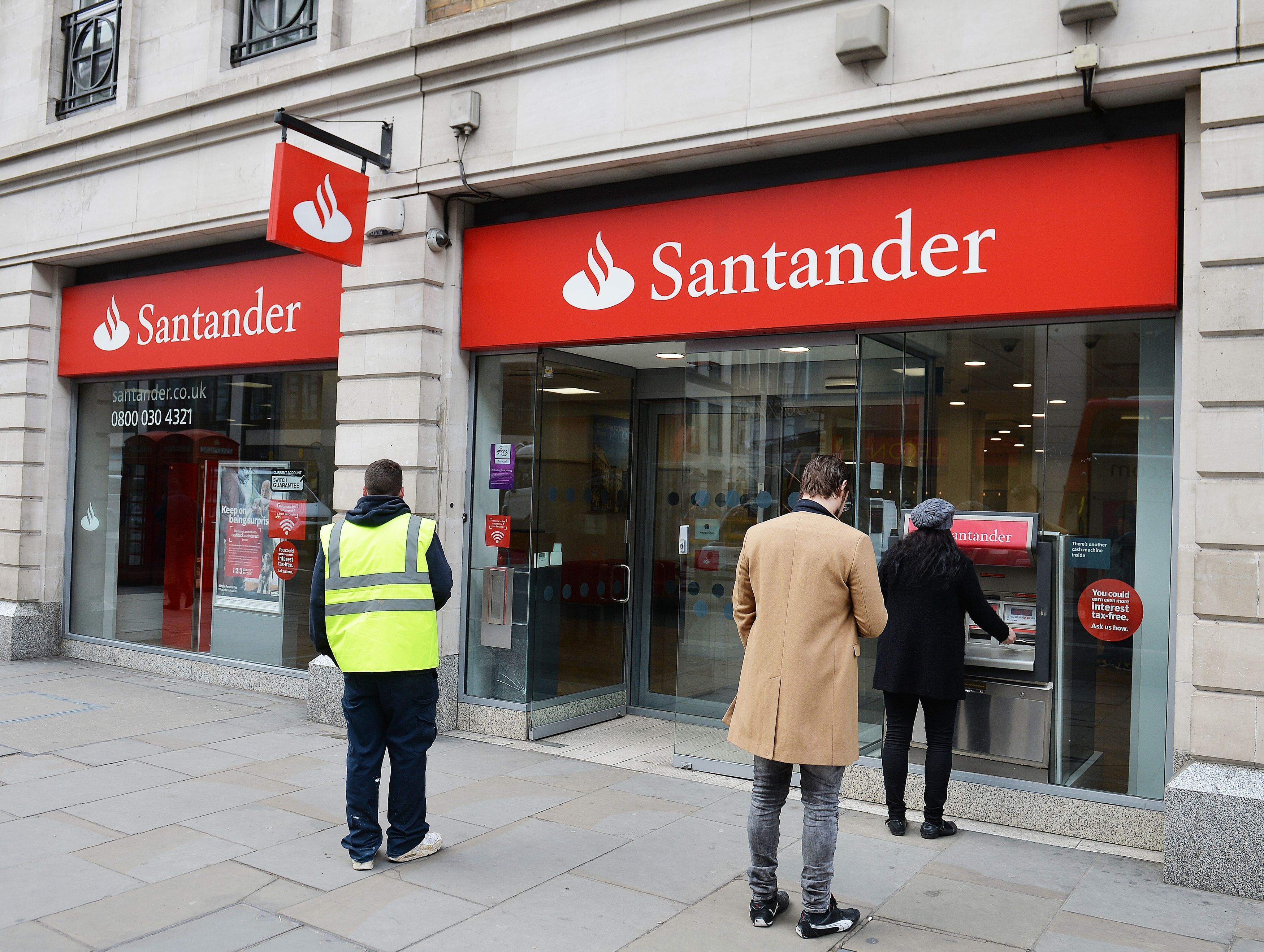 Santander closing branches puts over a thousand jobs at ...
