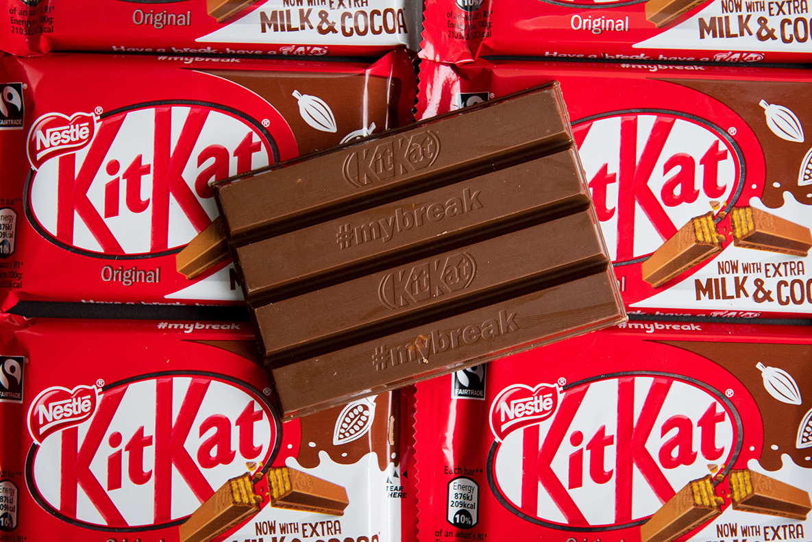 Hospital workers give two fingers to bosses who gave them a Kit Kat as ...