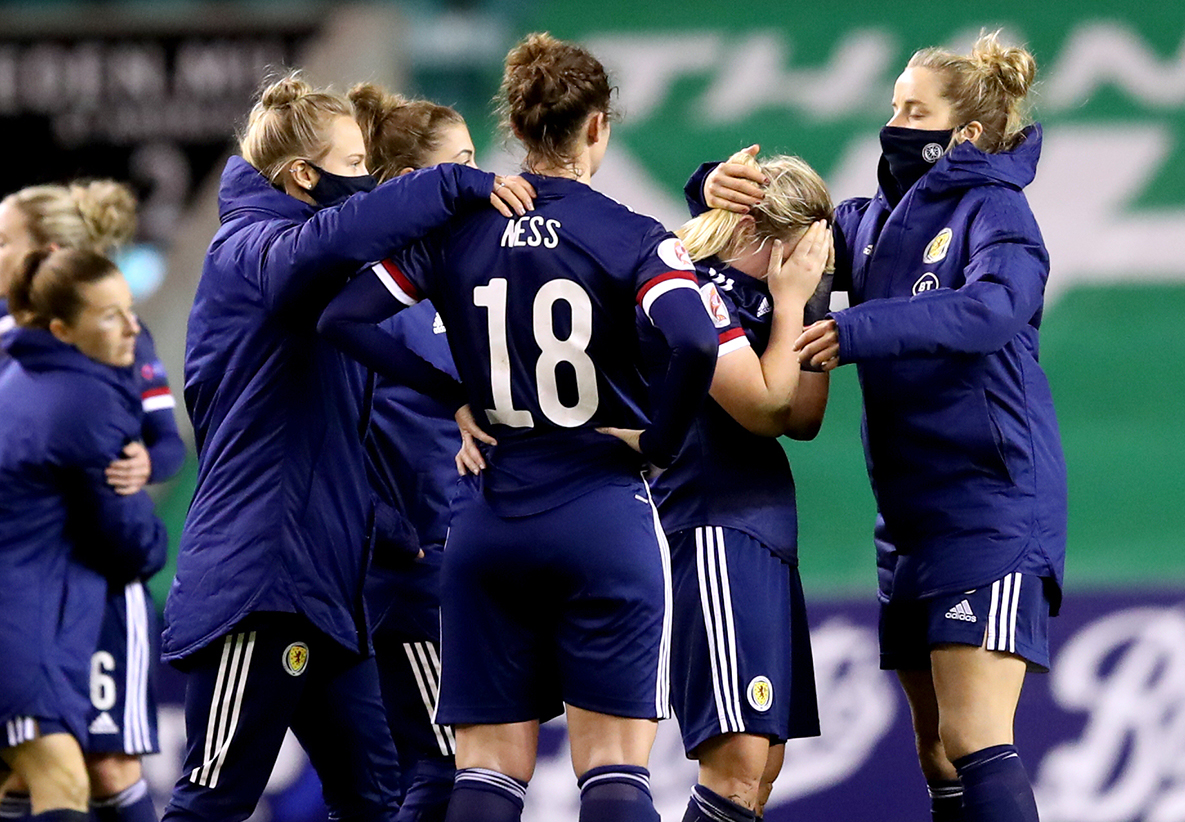 Το προσωρινό αφεντικό γυναικών ποδοσφαίρου της Σκωτίας καλεί τους παίκτες να ολοκληρώσουν τα προκριματικά με δυναμική
