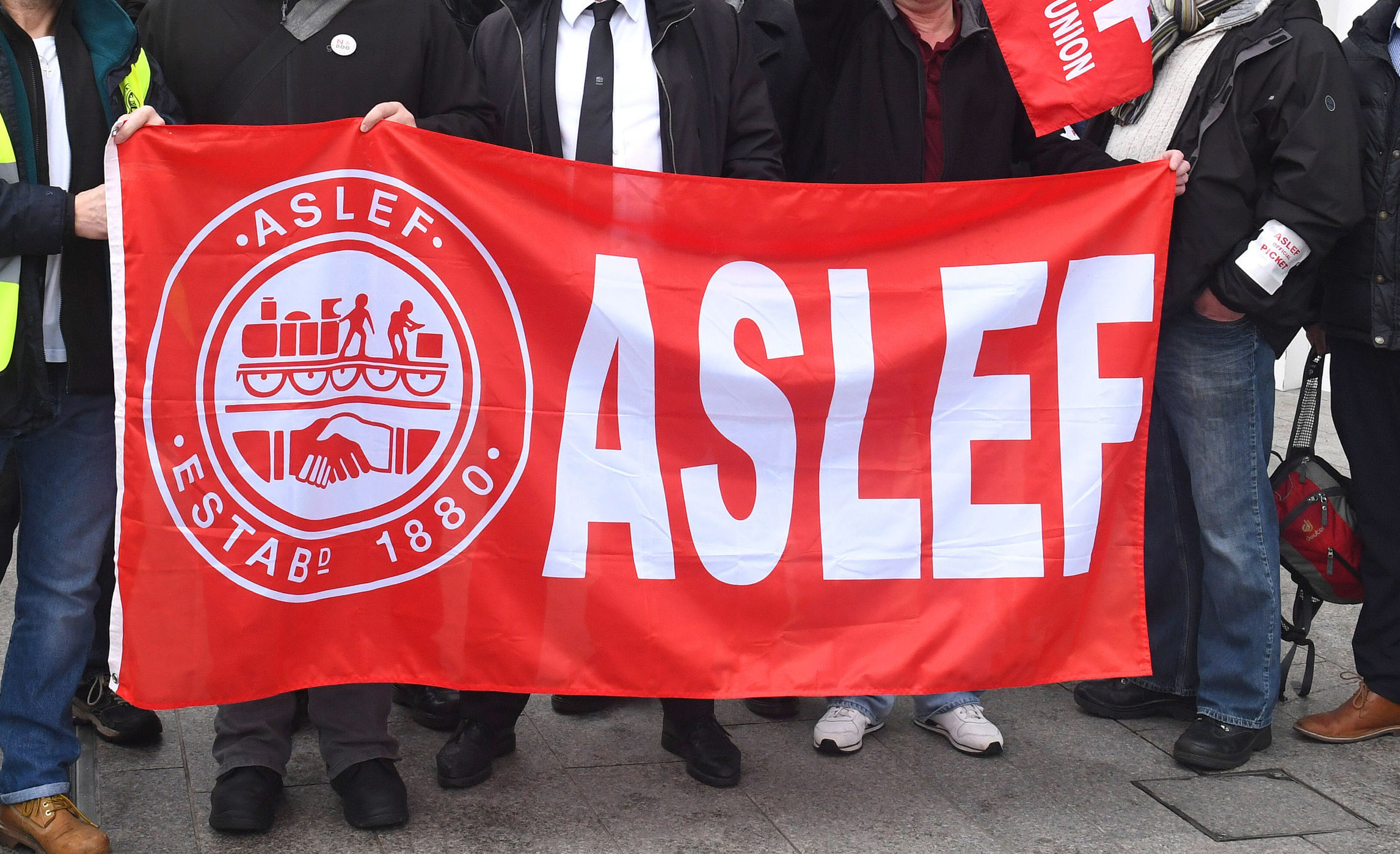 aslef-train-drivers-to-launch-new-strike-as-pay-row-escalates-morning