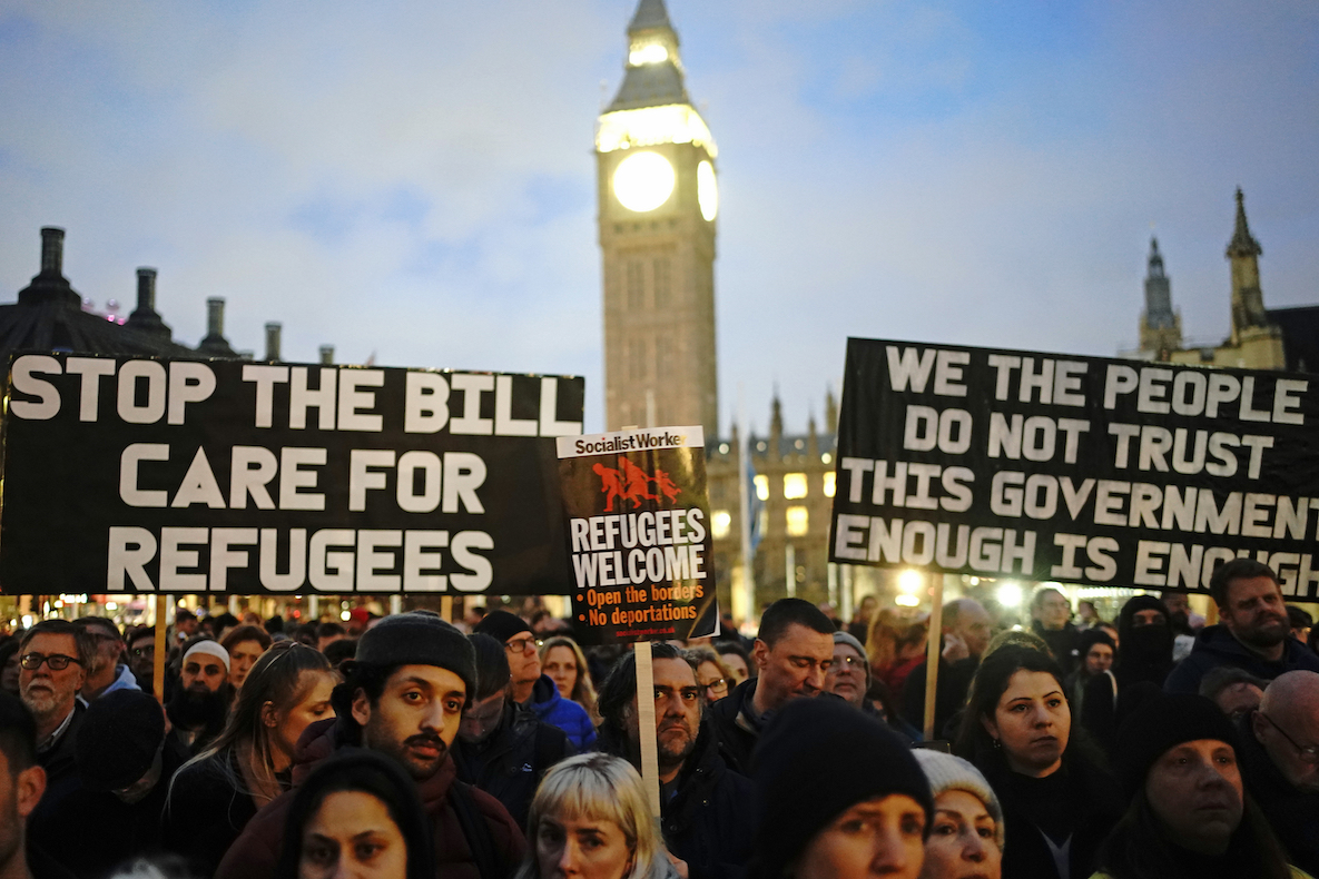 Hundreds of experts sign letter against government's antiasylum seeker