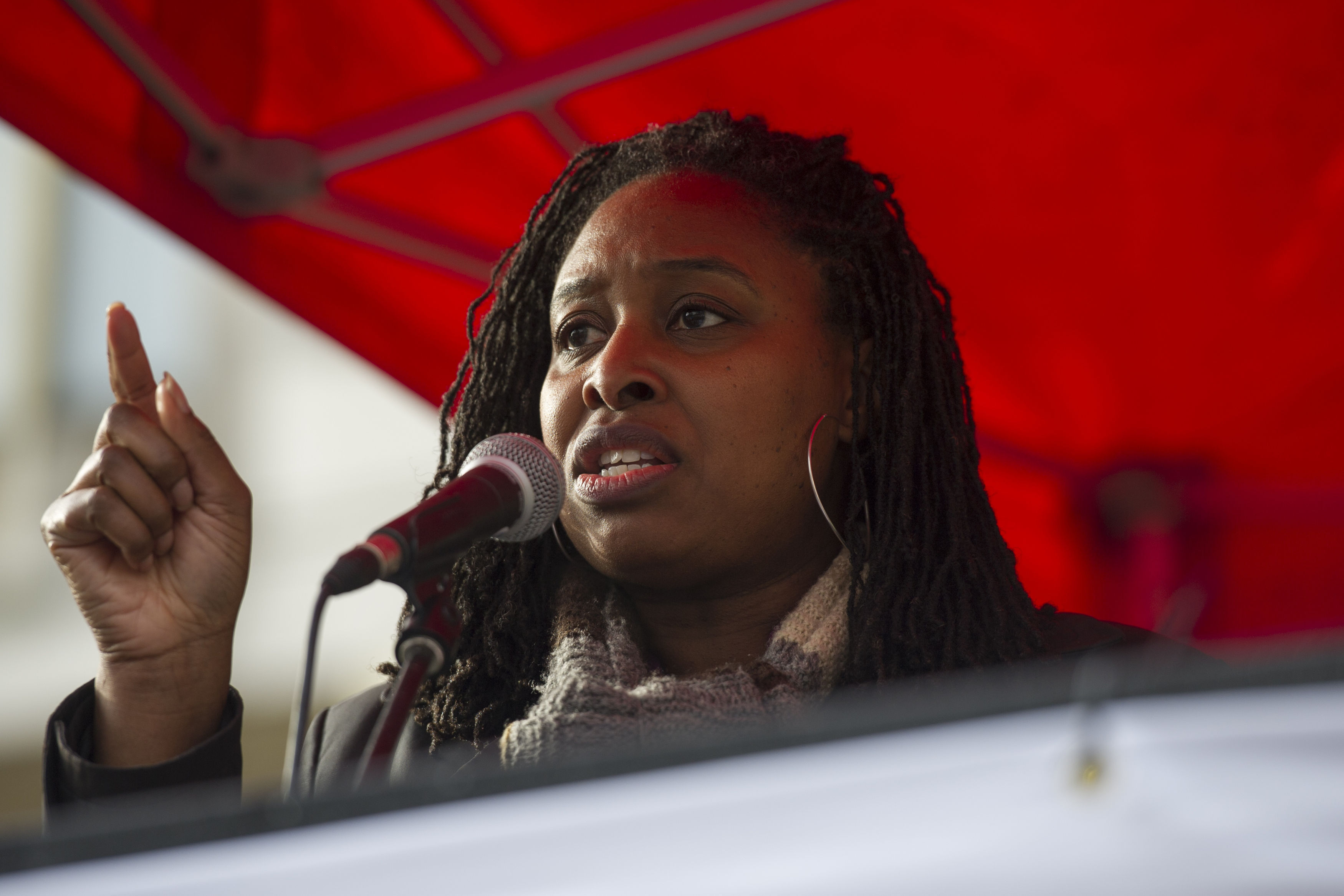 Dawn Butler forced to close constituency office over death threats ...