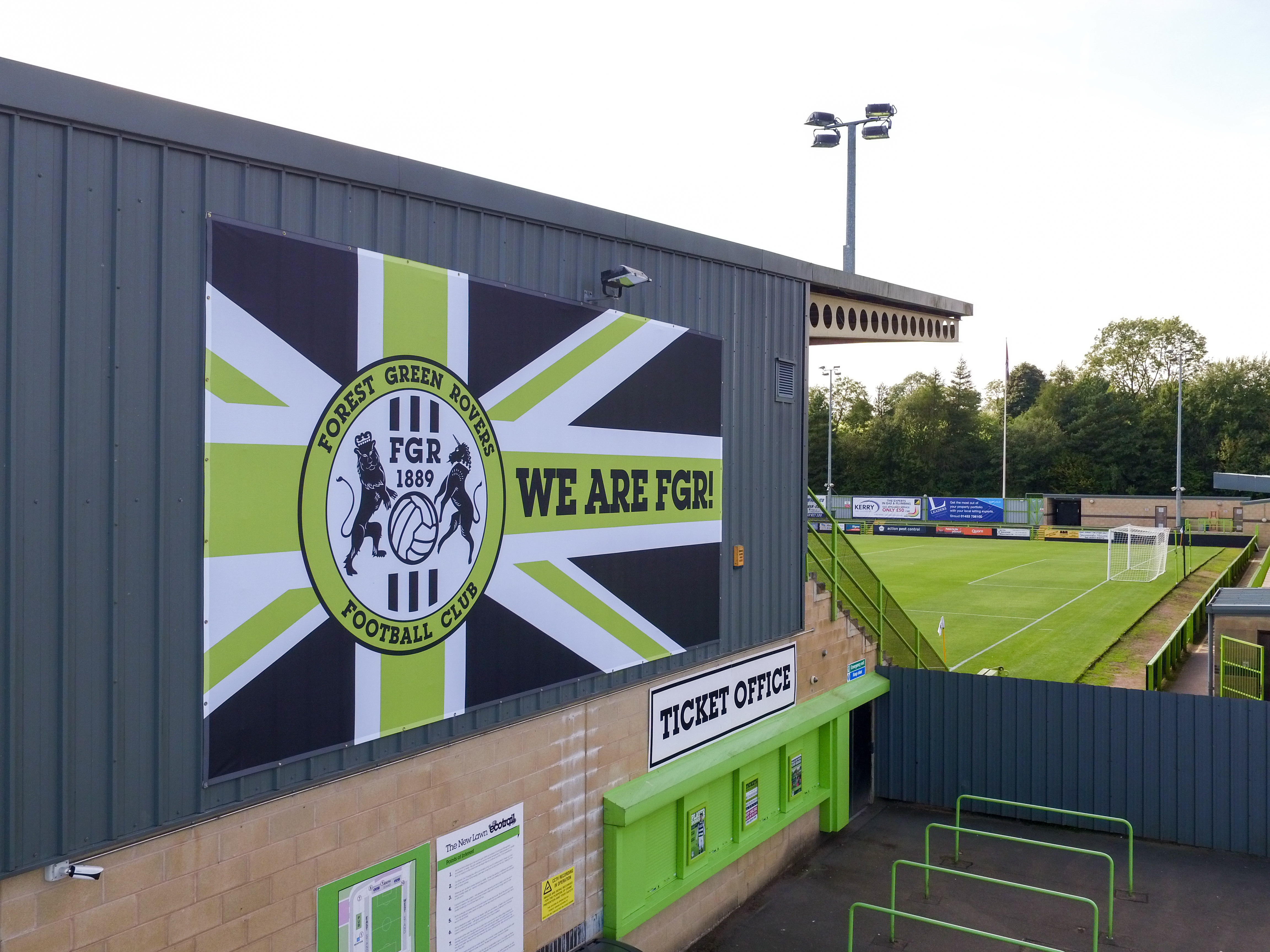 One two green. Forest Green Rovers. Стадион Форест Грин. Forest Green Rovers стадион. Forest Green Rovers Football Club.