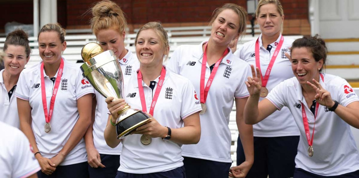 England women’s cricket team pose with the World Cup trophy