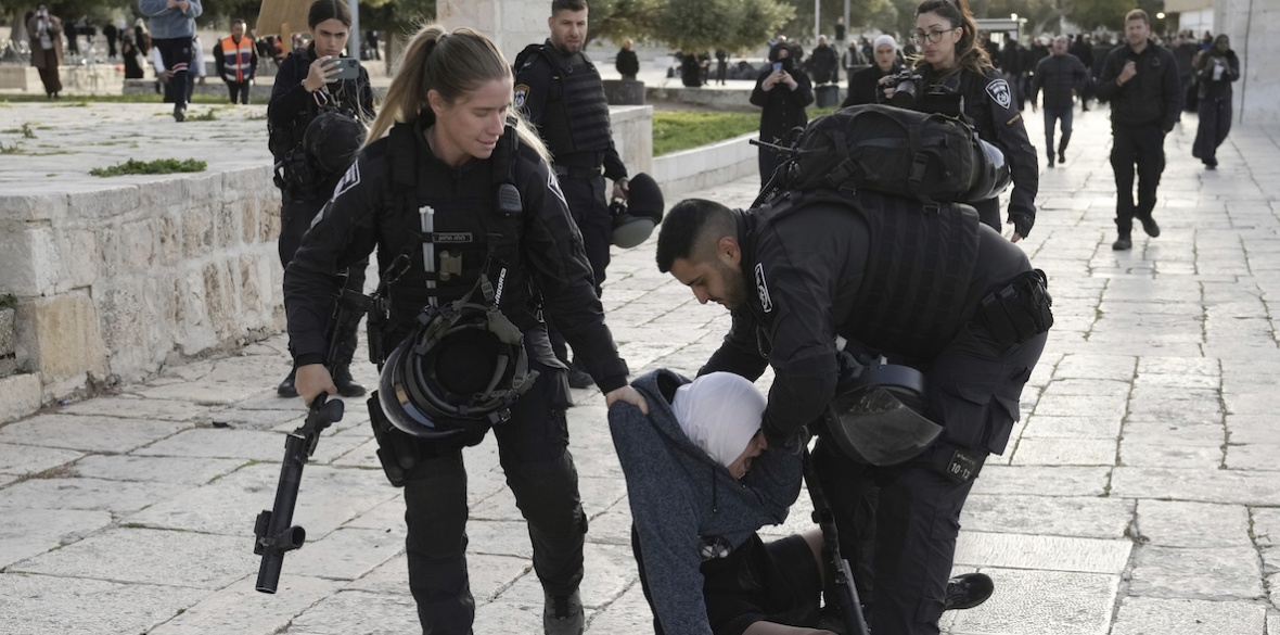 50 Wounded And 350 Arrested As Israeli Police Storm Al-Aqsa Mosque ...