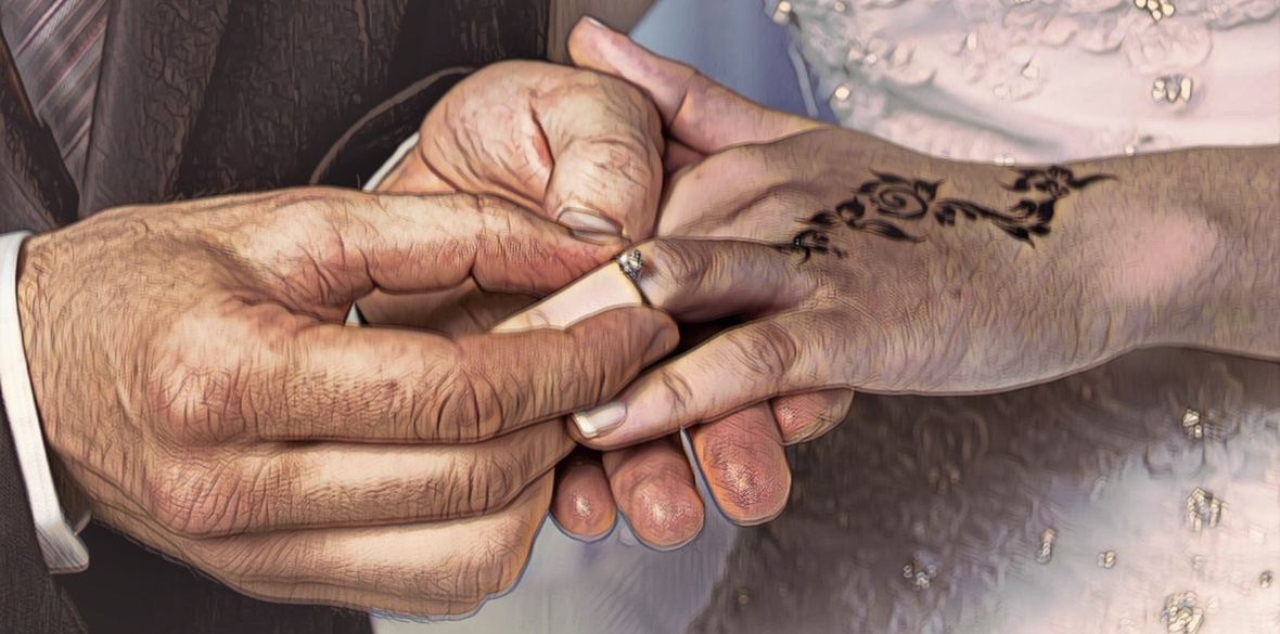 Smiling Muslim woman with mehendi on hands · Free Stock Photo