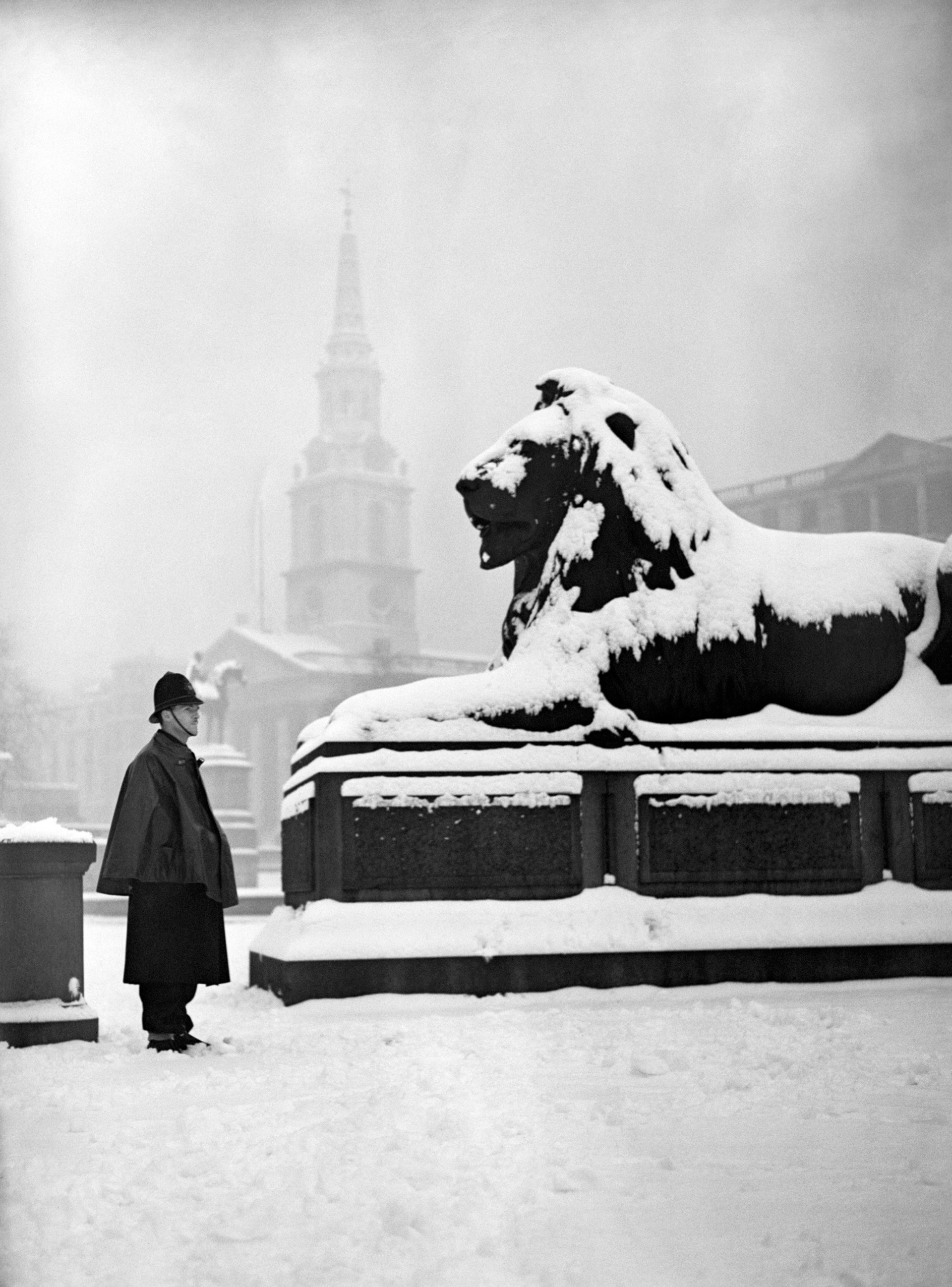 A snowy Trafalgar Square, 1947