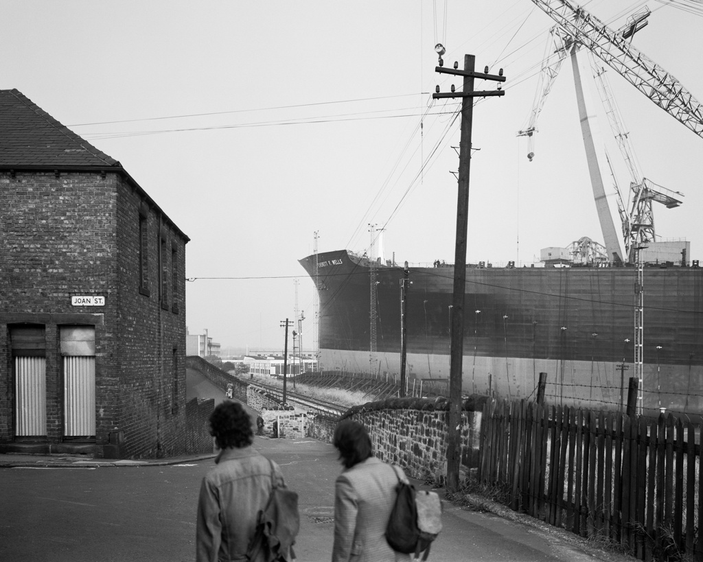 Shipyard workers looking at the Everett F Wells, Wallsend, 1977. Given by the artist in honour of all the shipyard workers of Tyneside, 2017