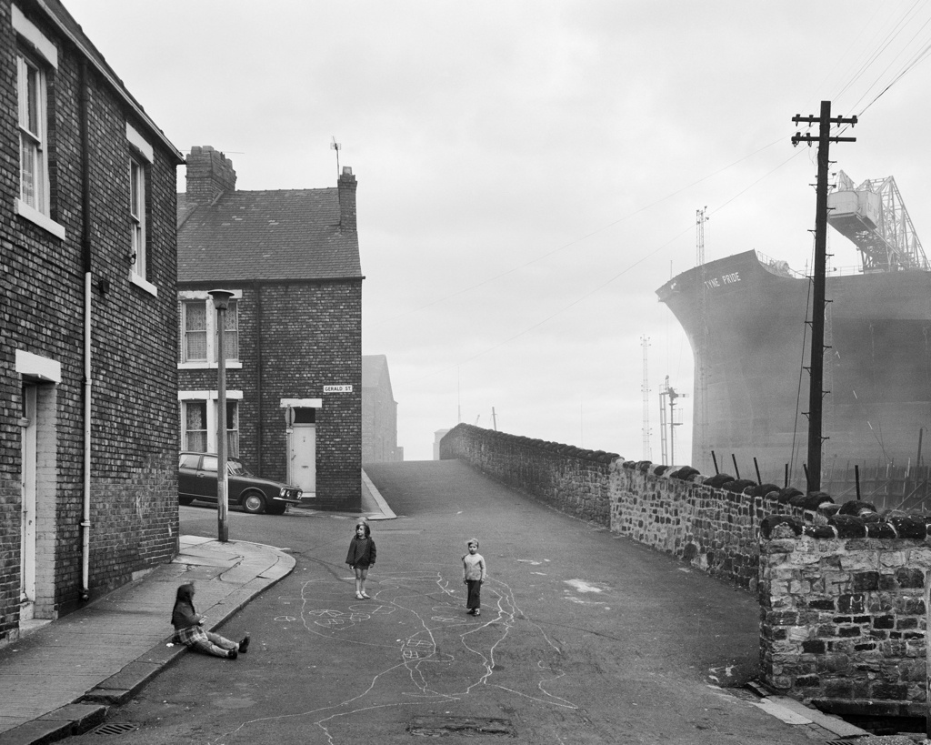 Wallsend Housing Looking East, 1975. Given by the artist in honour of all the shipyard workers of Tyneside, 2017 (© Chris Killip)
