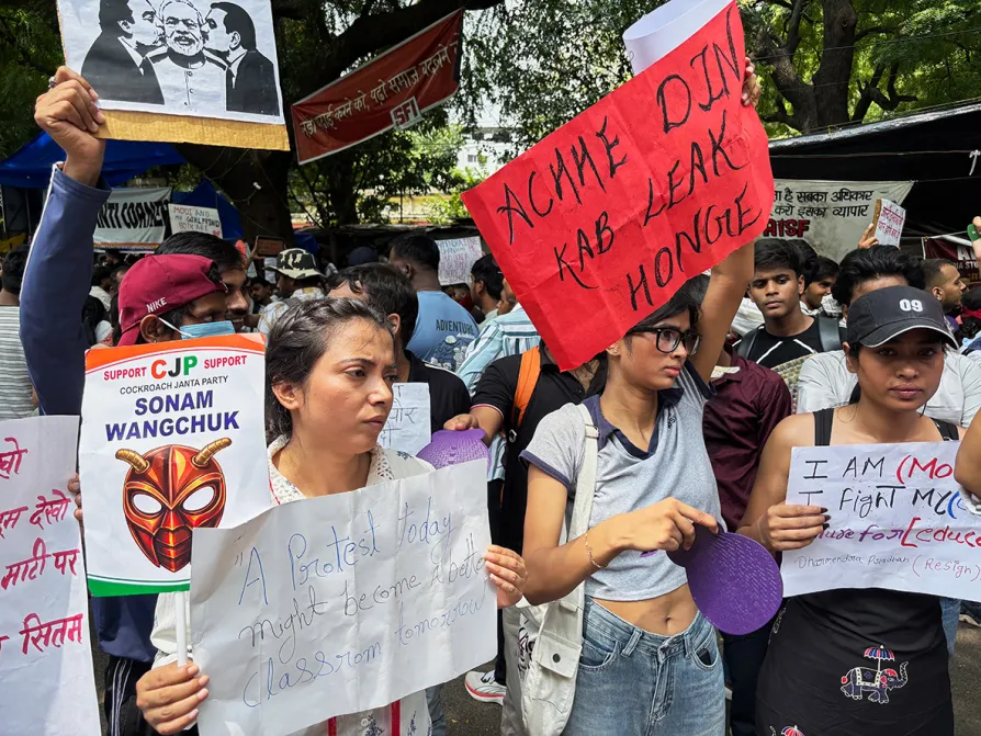 Thousands defy restrictions to join ‘Cockroach’ movement's sit-in protest in Delhi