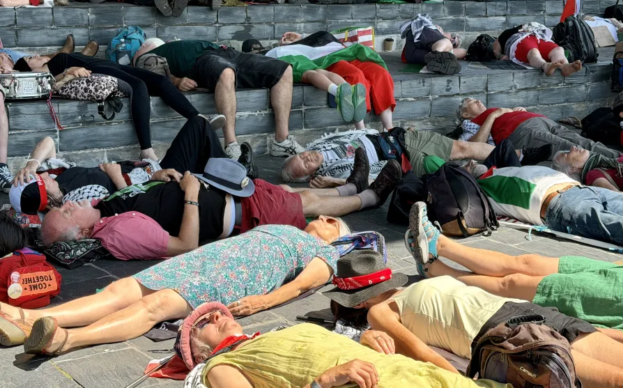 Palestinian campaigners hold mass die-in outside the Senedd